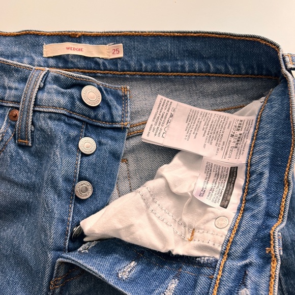 LEVI’S WEDGIE JEANS - Picture 7 of 8